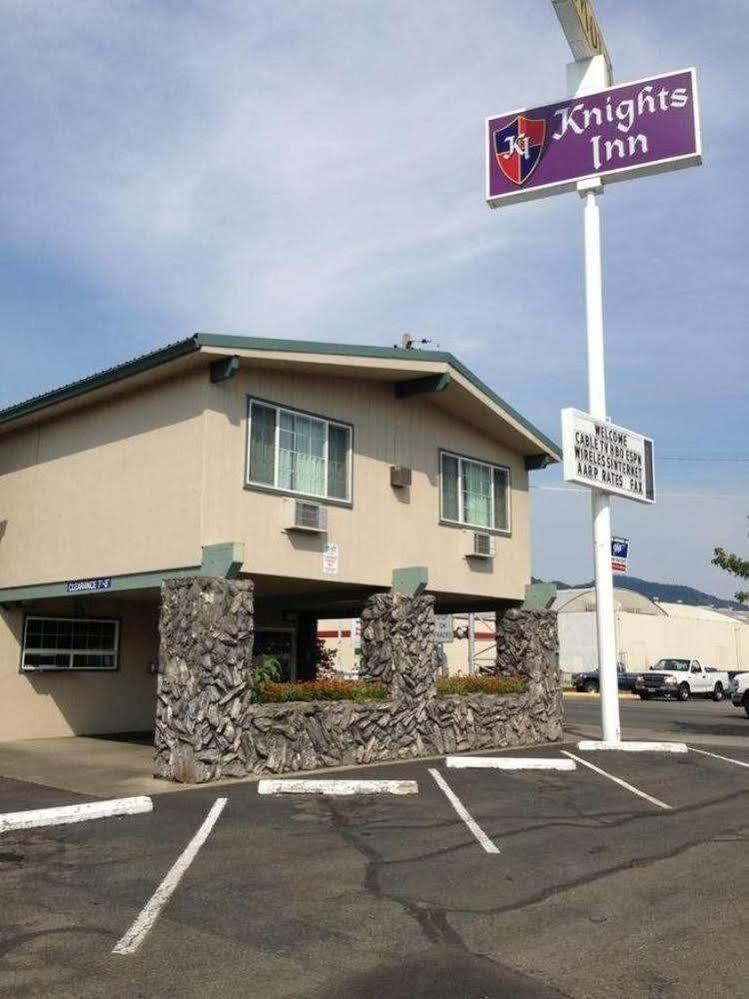 Knights Inn Motel Grants Pass Eksteriør billede